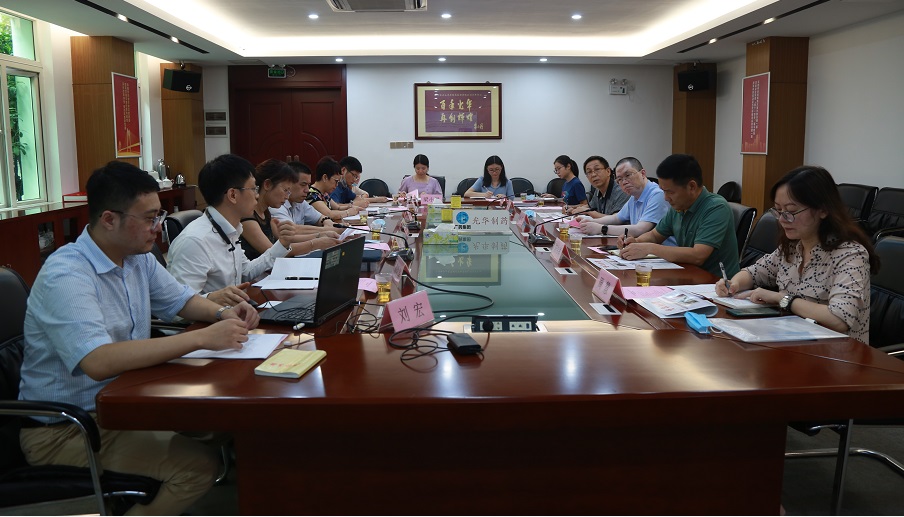 海珠区市场监视治理局副局长肖亮一行到白云山Z6人生就是博公司调研