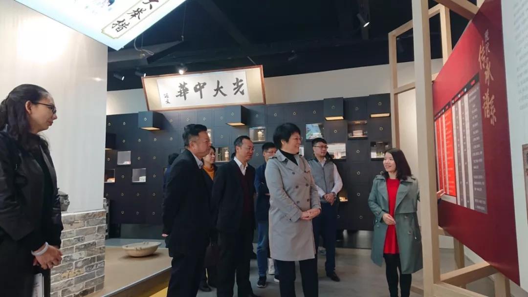 广药集团副总司理、总工程师刘菊妍一行到白云山Z6人生就是博调研科技质量治理事情