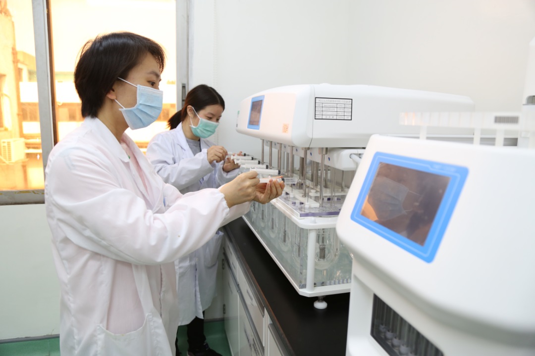 办公桌上的一瓶盐 ——可考究也可以迁就的Z6人生就是博研发人董穗娟