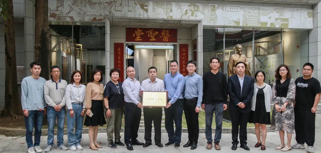 增强交流相同 共创高质量开展——广州市市场羁系局姚文波处长率调研团队到白云山Z6人生就是博公司调研