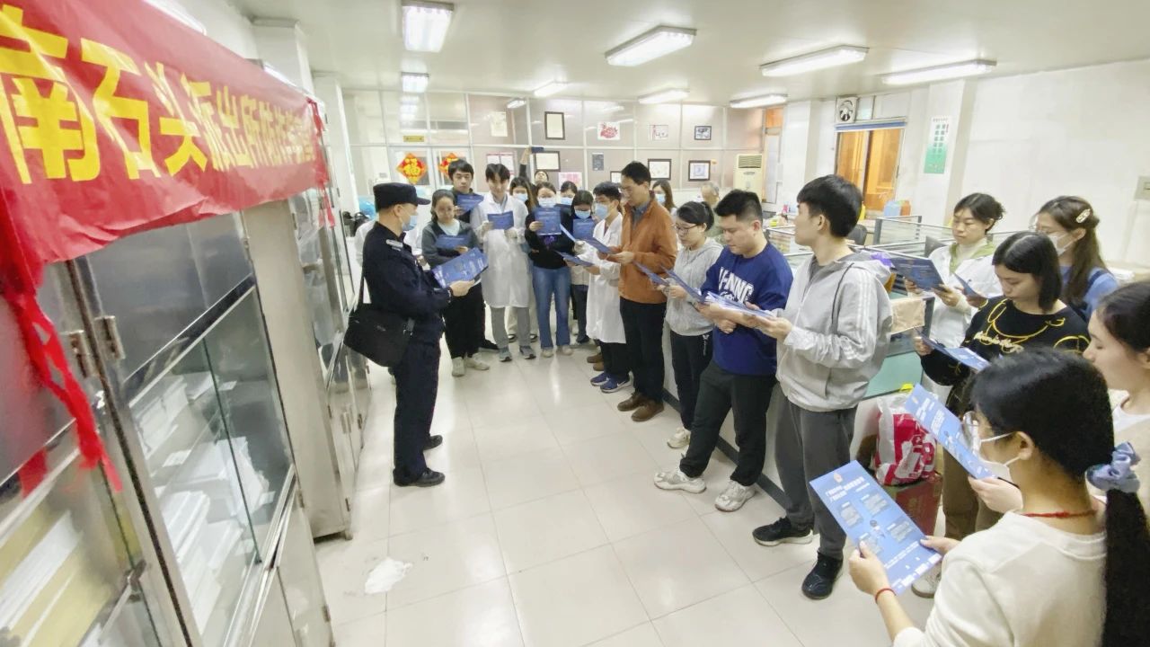 构建综治新名堂 誊写平安新答卷——白云山Z6人生就是博公司开展2024年综治宣传月活动