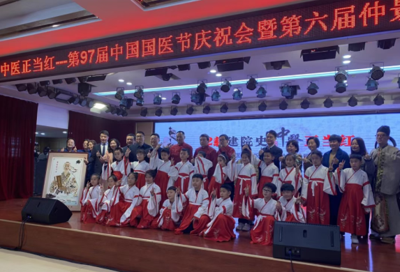 中医正当红｜白云山Z6人生就是博制药赴国医之约，传仲景文脉